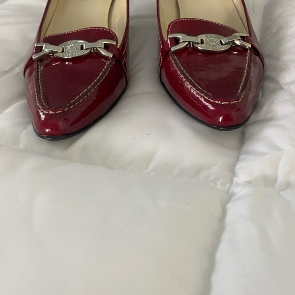 ANNE KLEIN Deep Red Patent Leather Heels w/ Silver Metal Logo. Elegant & Classy! - Picture 4 of 14